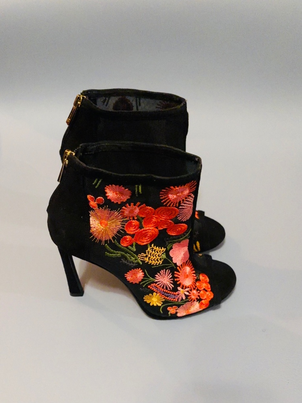 Jessica Simpson Black Floral Pump Peep ToeSz 6 1/2 Back Zip